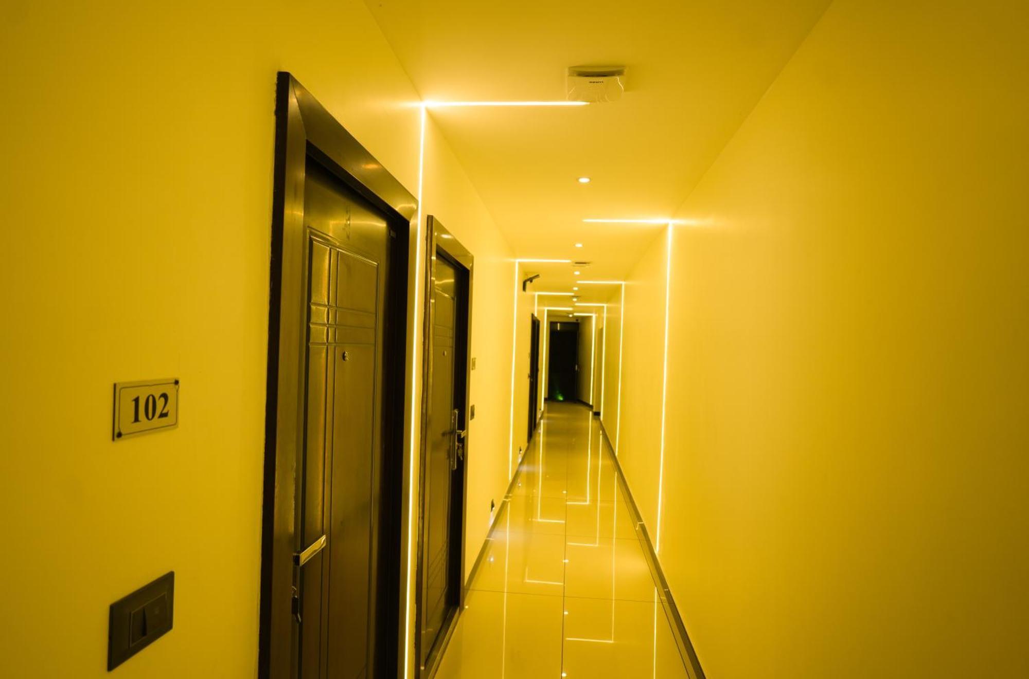 Hotel 24Inn Residency Pathanāmthitta Exterior foto